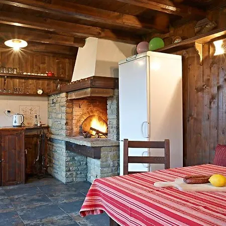 The House With The Vine * Zheravna
