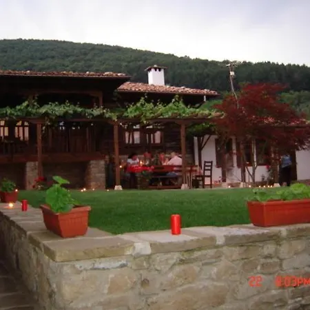 Πανσιόν The House With The Vine